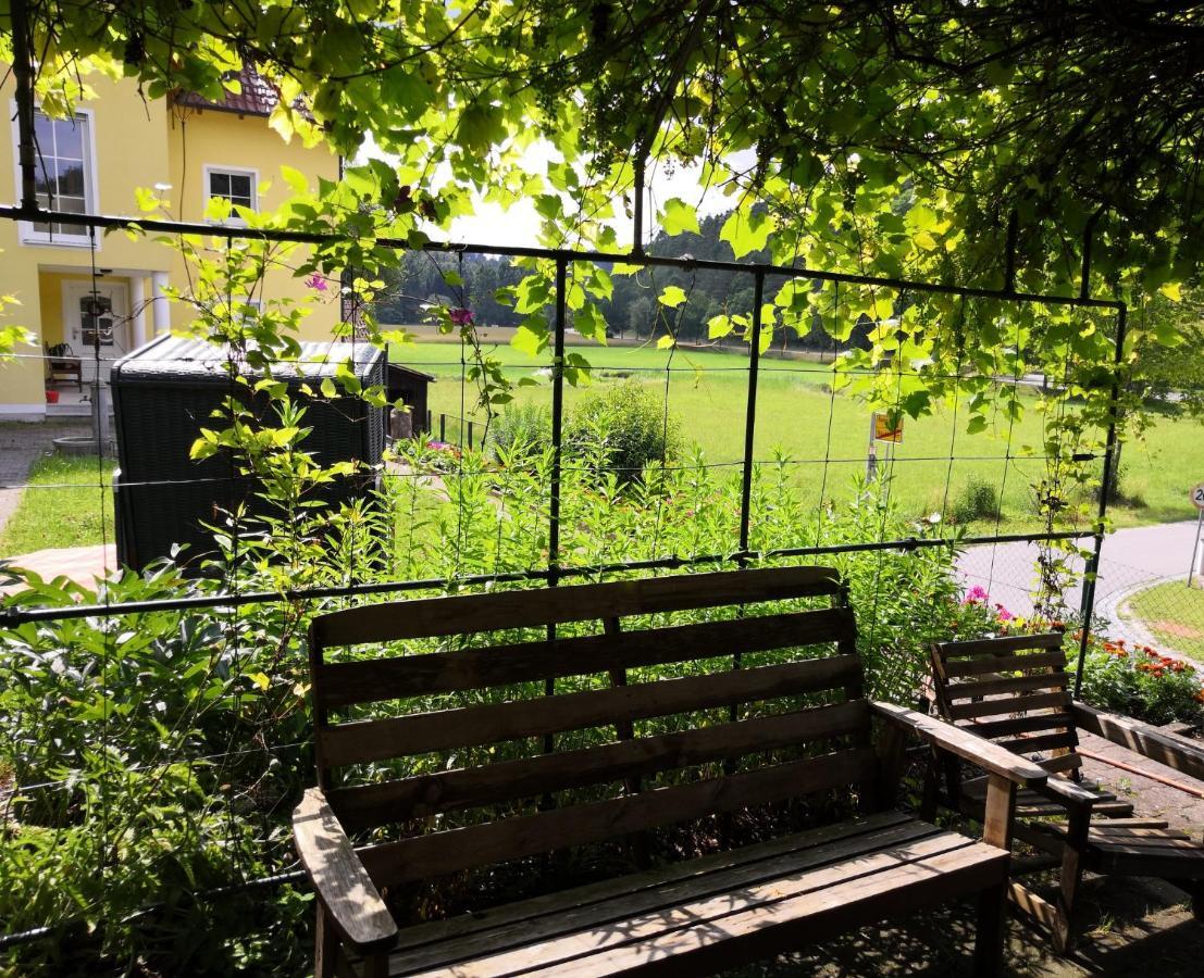 Ferienhaus Am Bach Mit Grossem Garten Deuerling Exteriér fotografie